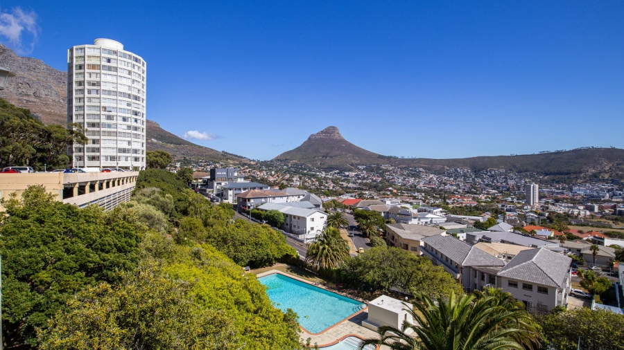 2 Bedroom Property for Sale in Vredehoek Western Cape